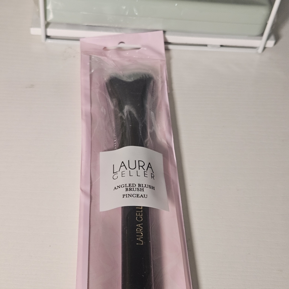 Laura Geller Angled Blush Brush - Black - Picture 2 of 10